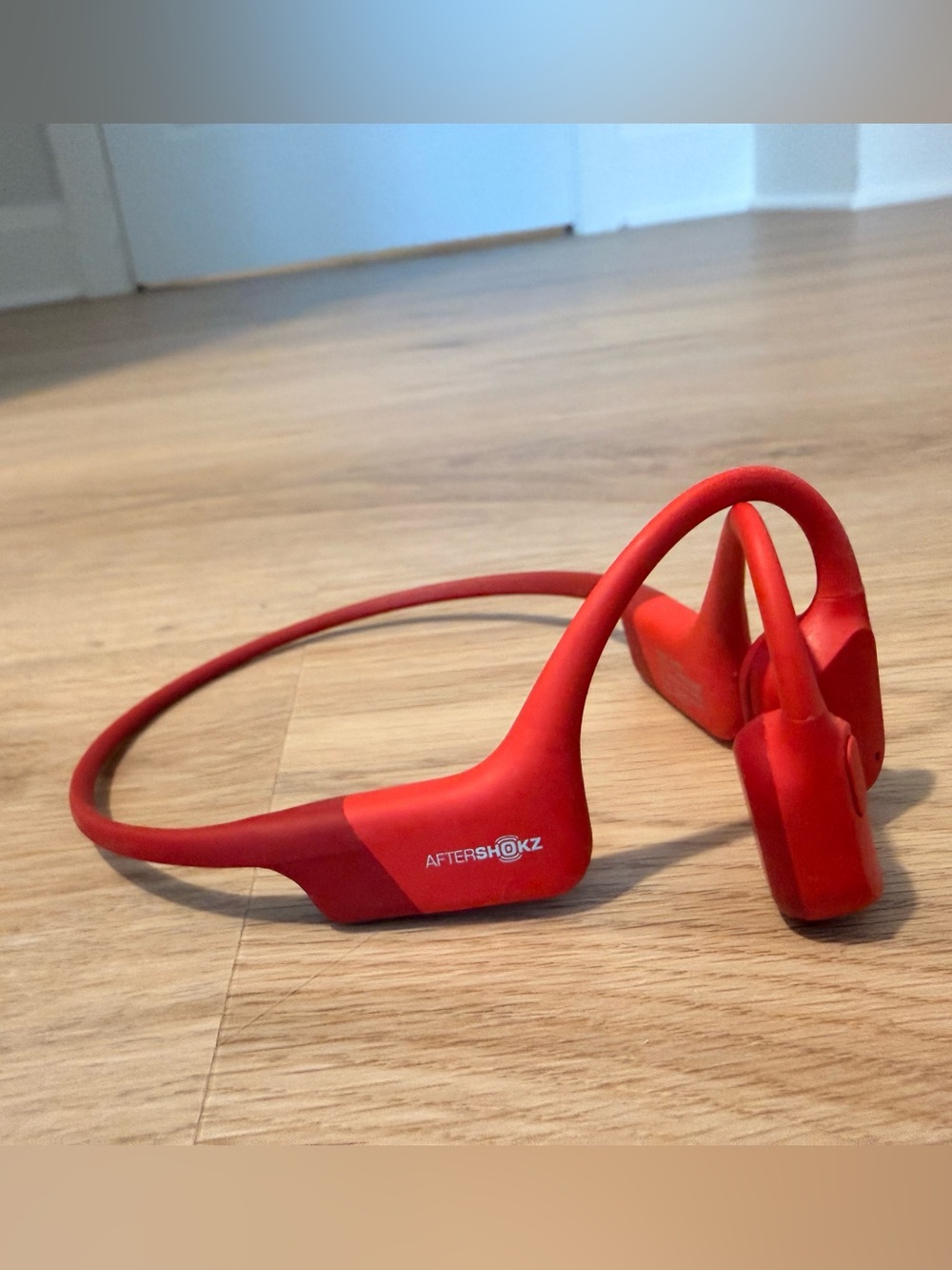 Aftershokz OpenRun in Red